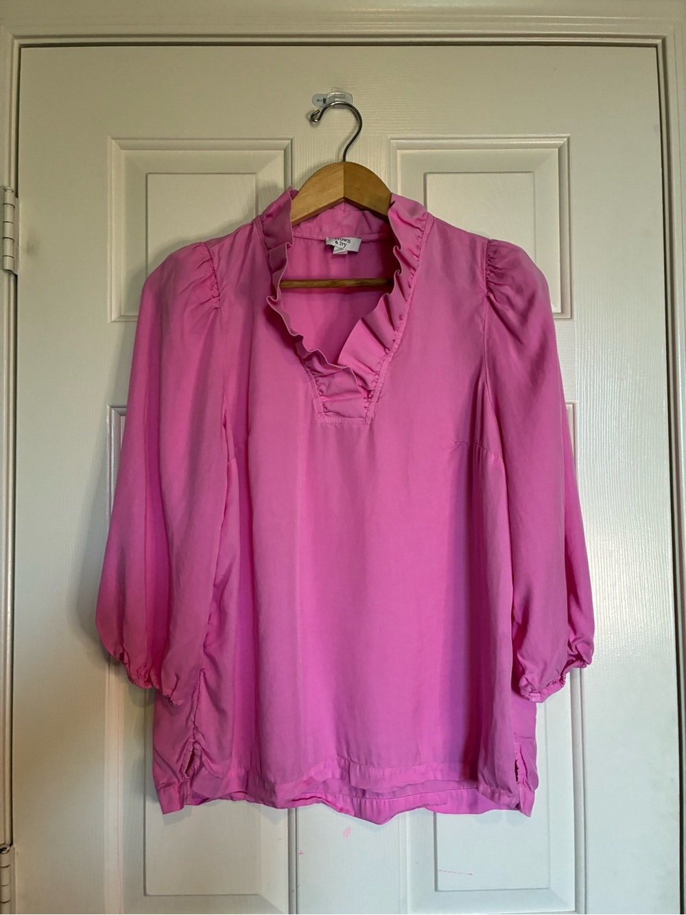 crown & ivy Pink Ruffle V-Neck Puff Sleeve Blouse